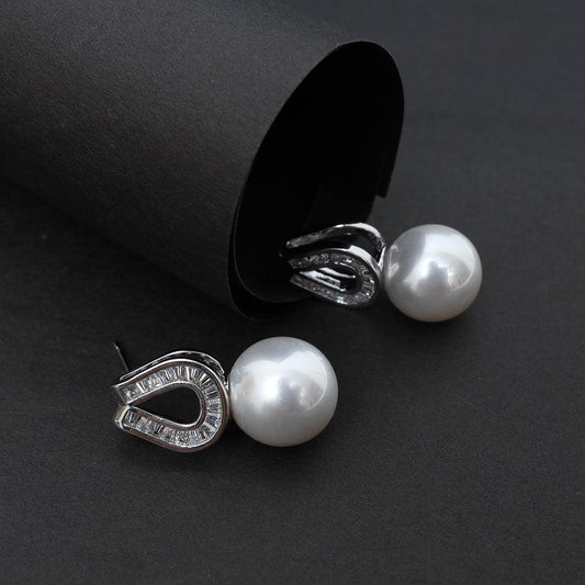 Timeless Pearl Stud/ Earrings