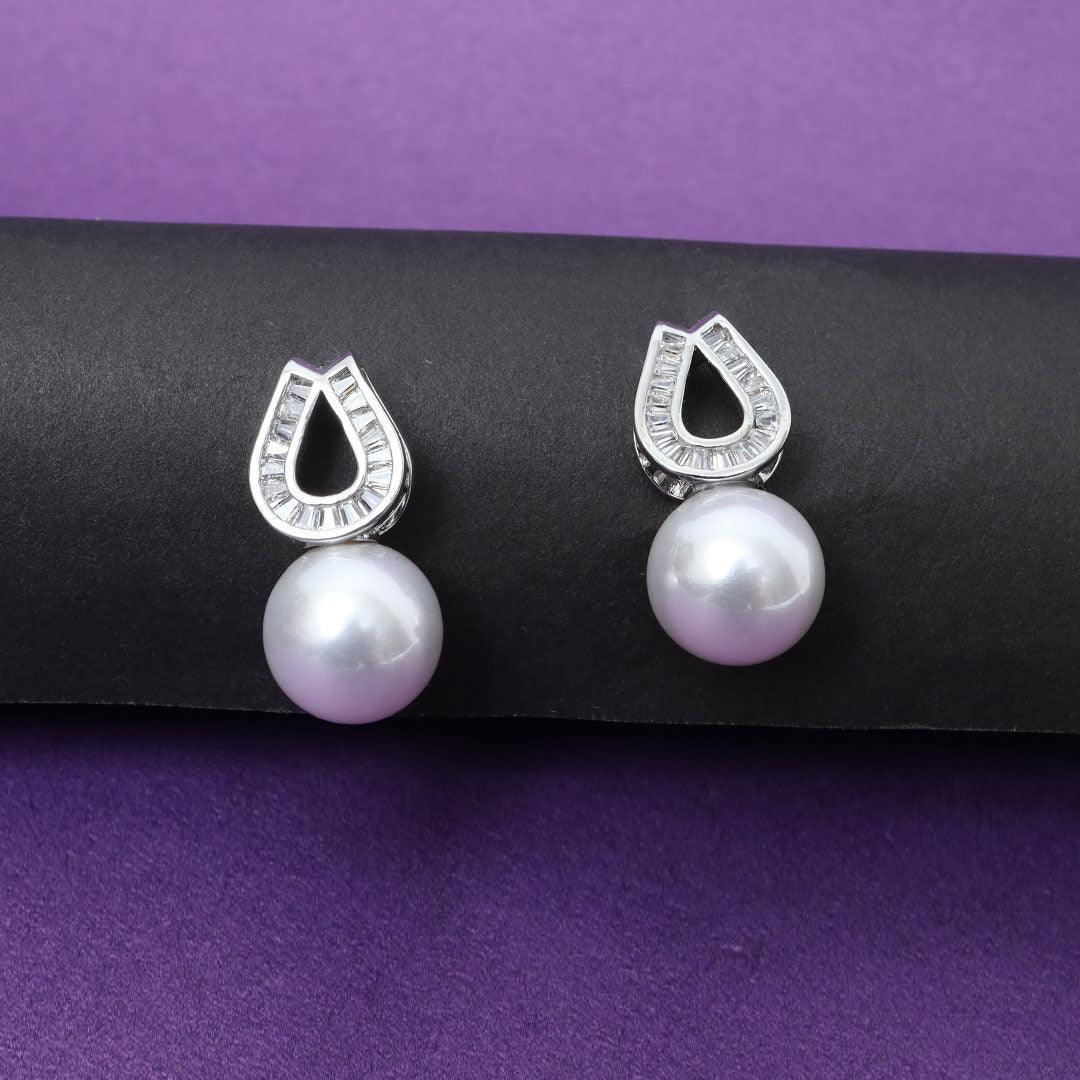Timeless Pearl Stud/ Earrings